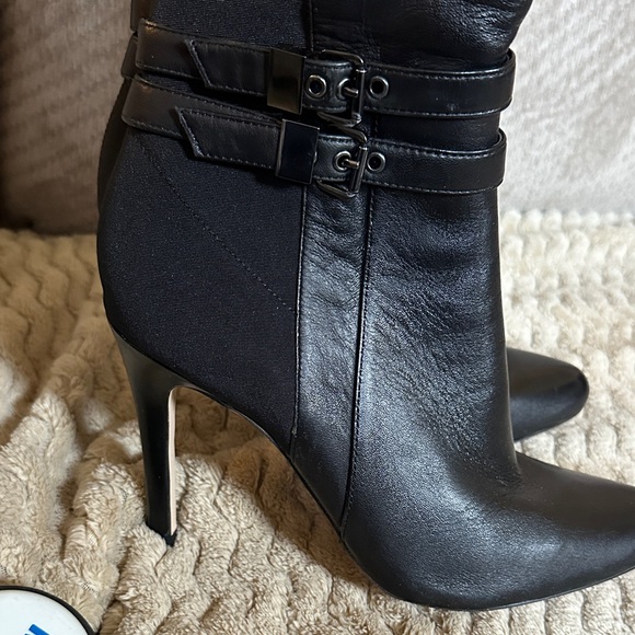 Elegant Black Knee-High Leather Boots - Picture 4 of 7